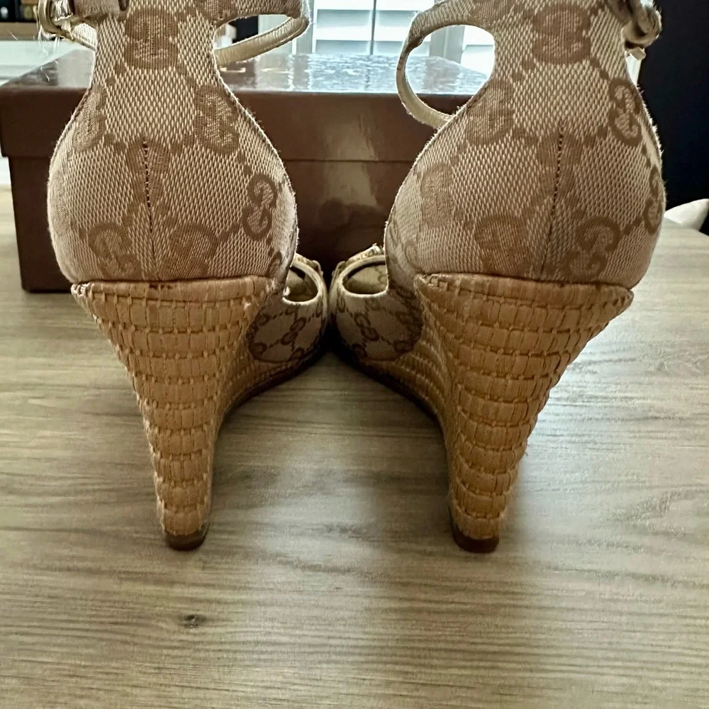 Gucci Women's Tan Peep-Toe Heels - Picture 3 of 7